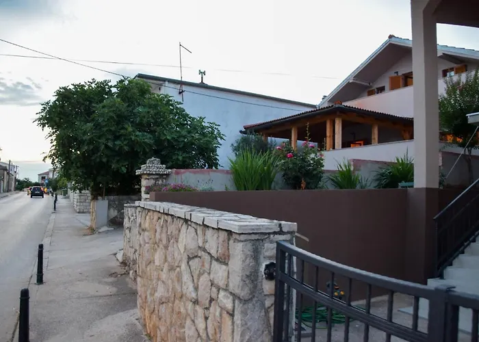 Dina 2 Апартаменты Поседарье